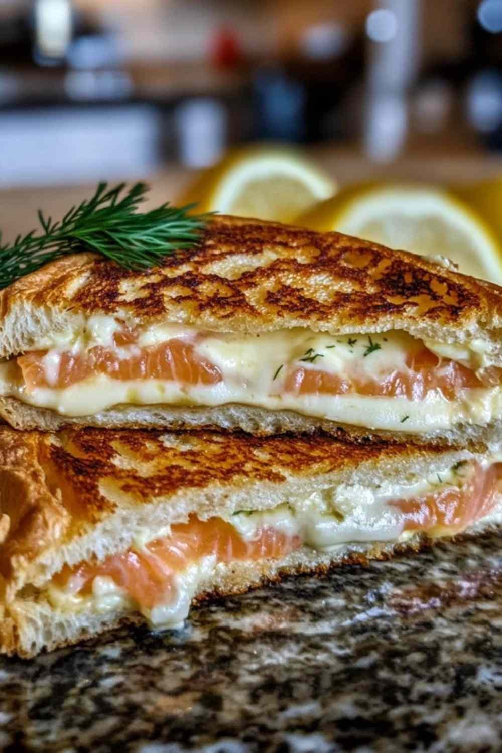 Préparation de la garniture crémeuse au saumon fumé et à l’aneth pour croque-norvégien