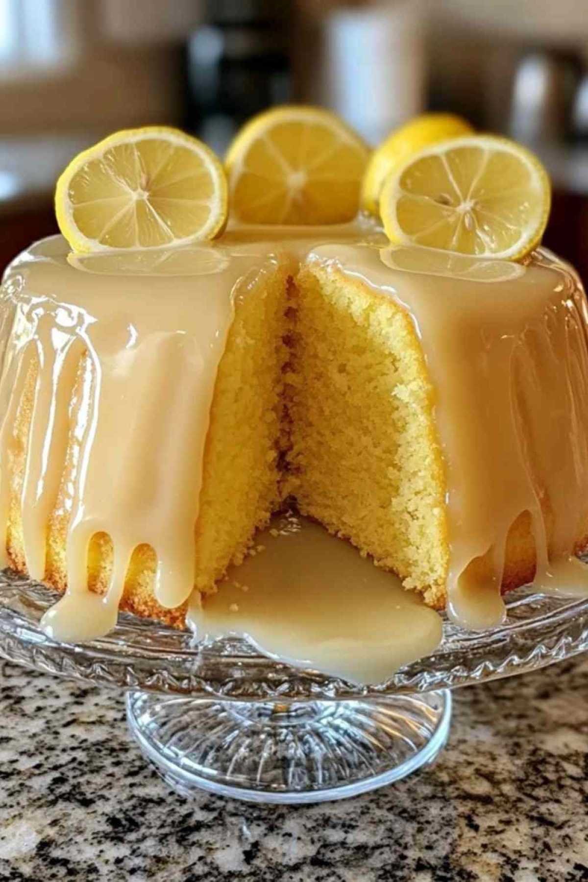 Gâteau au citron avec glaçage brillant