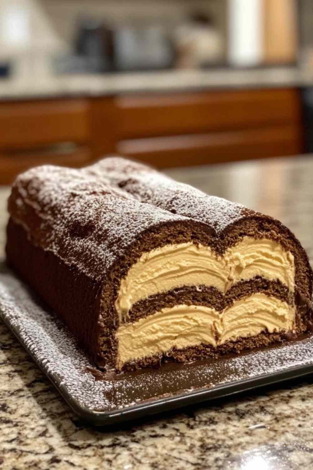 Bûche tiramisu au chocolat saupoudrée de cacao et sucre glace