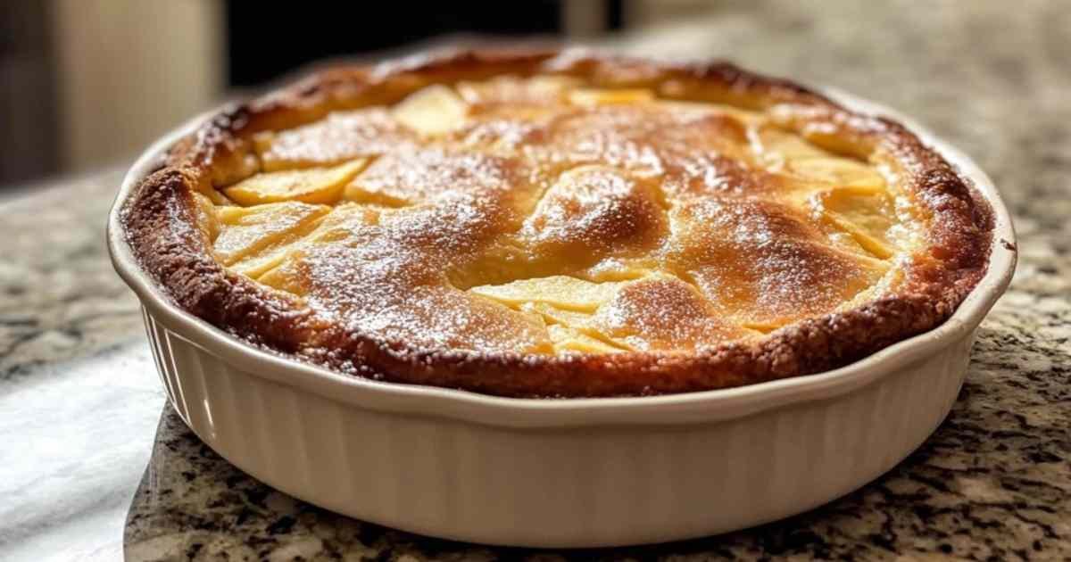 Préparation du crousti-fondant aux pommes avec ingrédients disposés sur un plan de travail